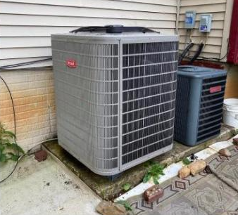 New high-efficiency AC condenser installed beside a Northern Virginia home